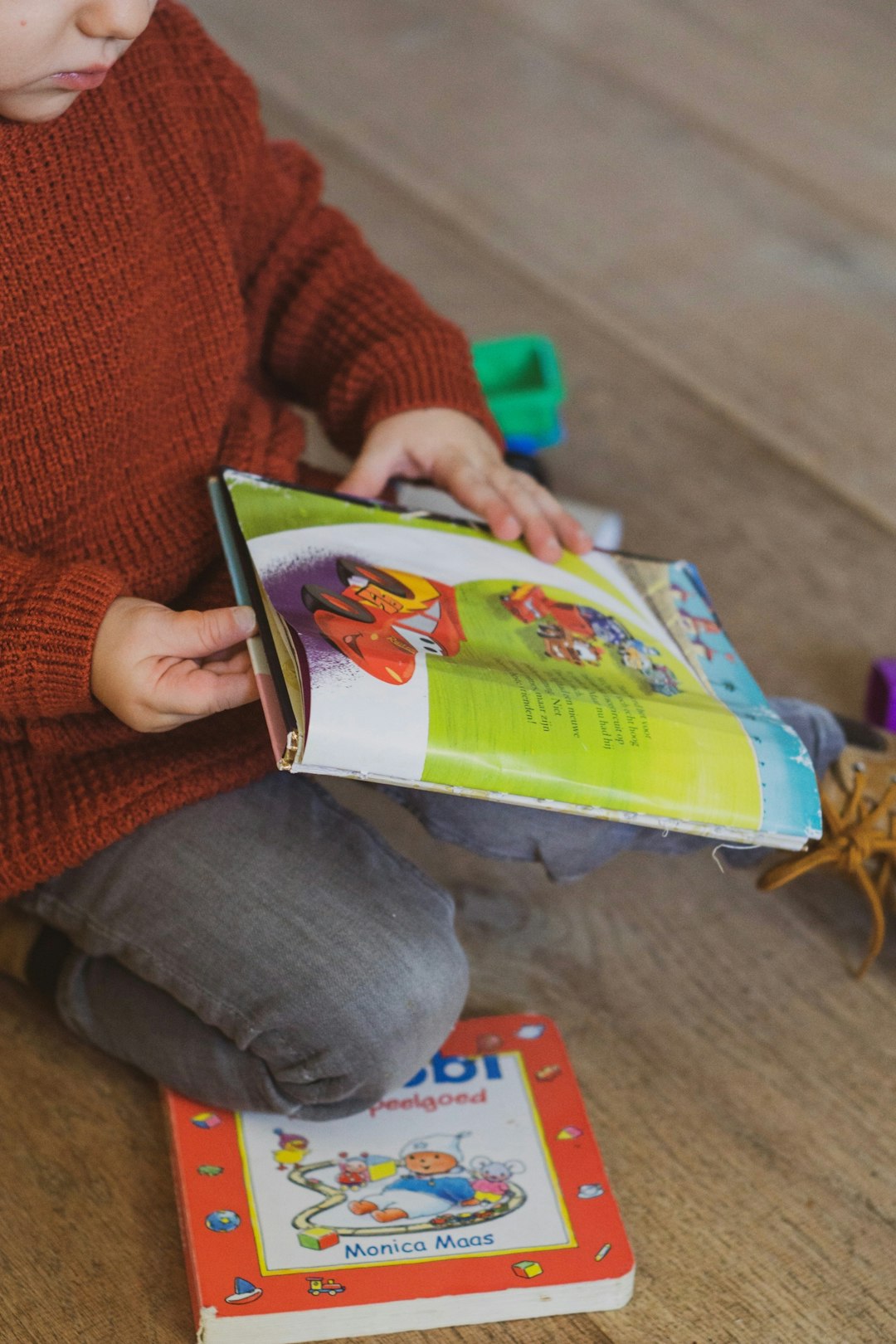 What things do you like to do on holiday? — I like to____.

a) swim
b) read 
c)  hike
d) build a sandcastle
e) play games