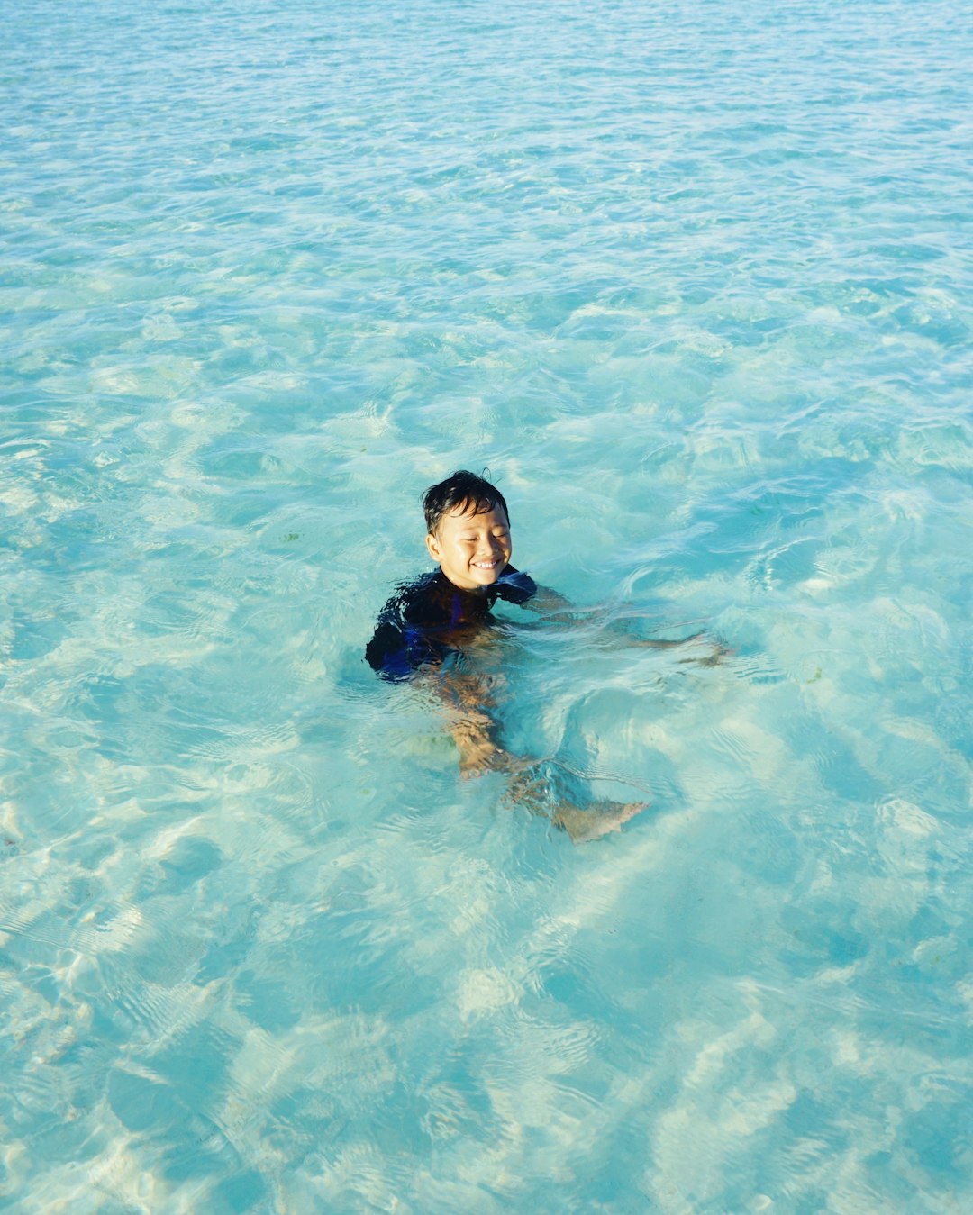 What things do you like to do on holiday? — I like to____.
a) swim
b) read
c) hike
d) build a sandcastle
e) play games