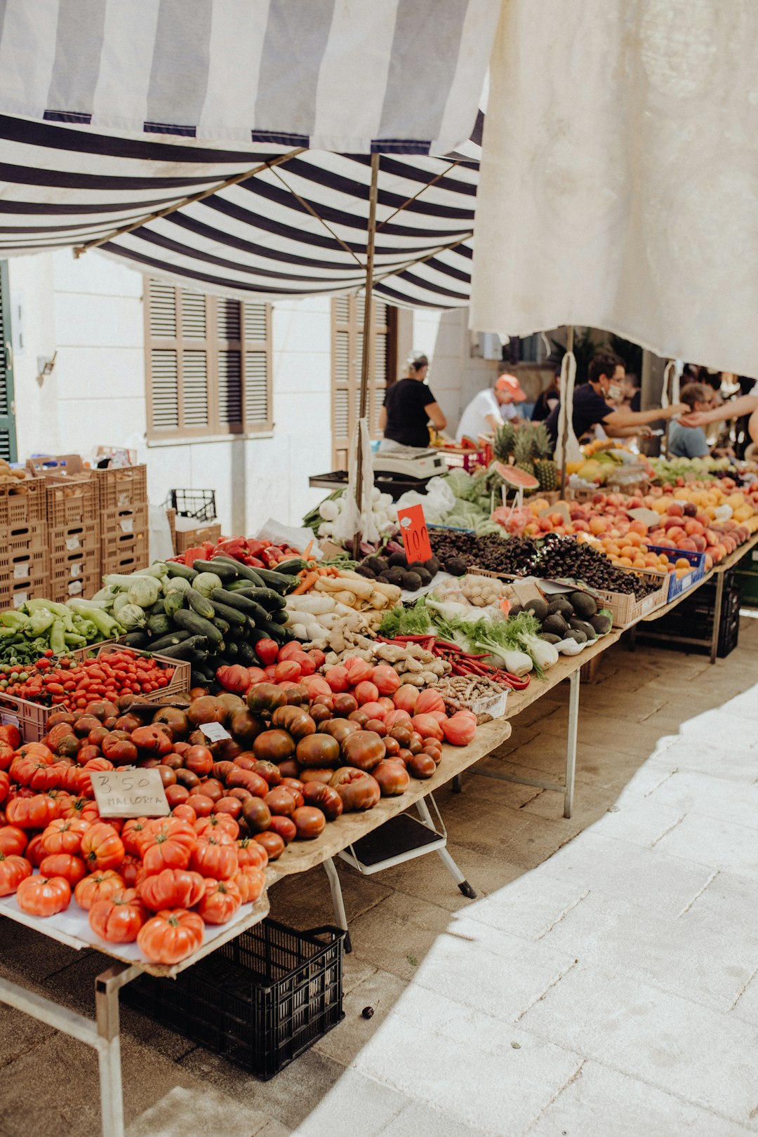 What do you see in these market stalls?